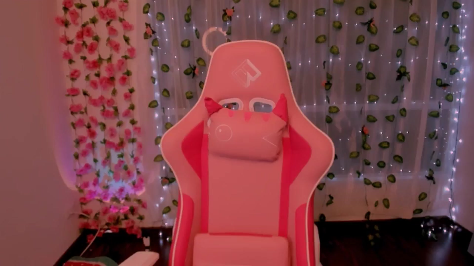 Gallery image thumbnail from Sugar_h0ney's myfreecams stream on, 07/29/2024, 07:07 image 13 of 20
