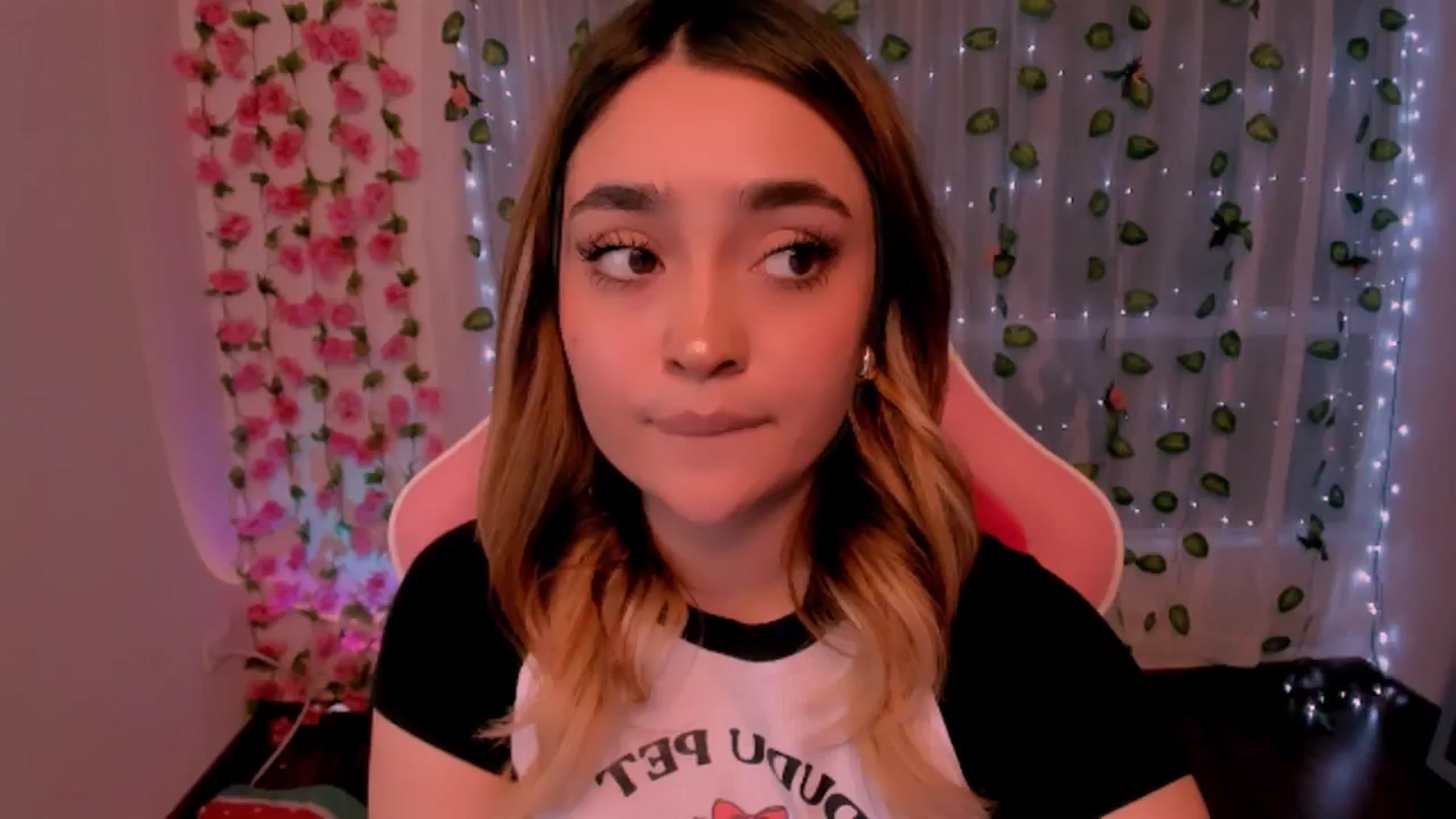 Gallery image thumbnail from Sugar_h0ney's myfreecams stream on, 07/29/2024, 07:07 image 18 of 20