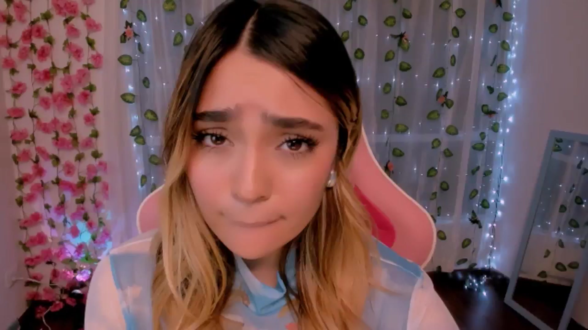 Gallery image thumbnail from Sugar_h0ney's myfreecams stream on, 08/19/2024, 03:20 image 11 of 20
