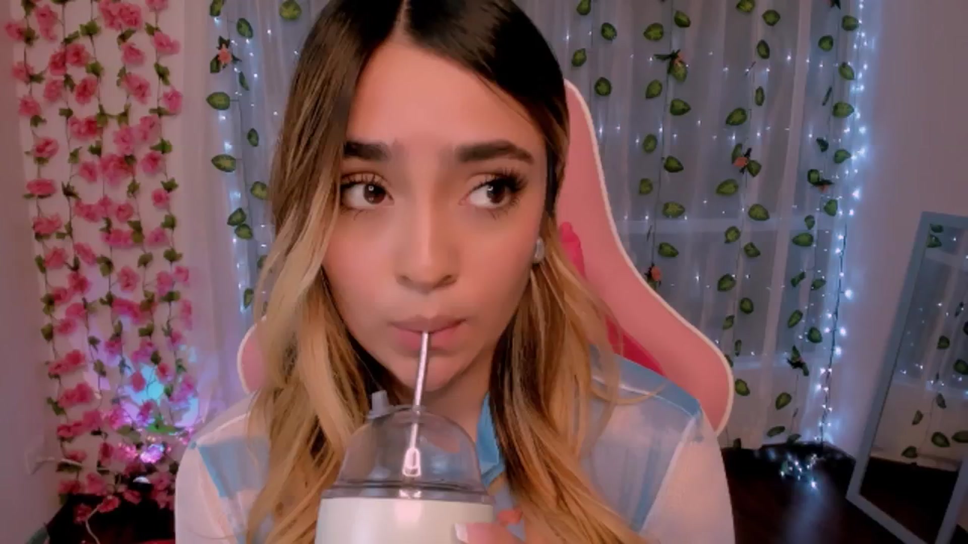 Gallery image thumbnail from Sugar_h0ney's myfreecams stream on, 08/19/2024, 03:20 image 8 of 20