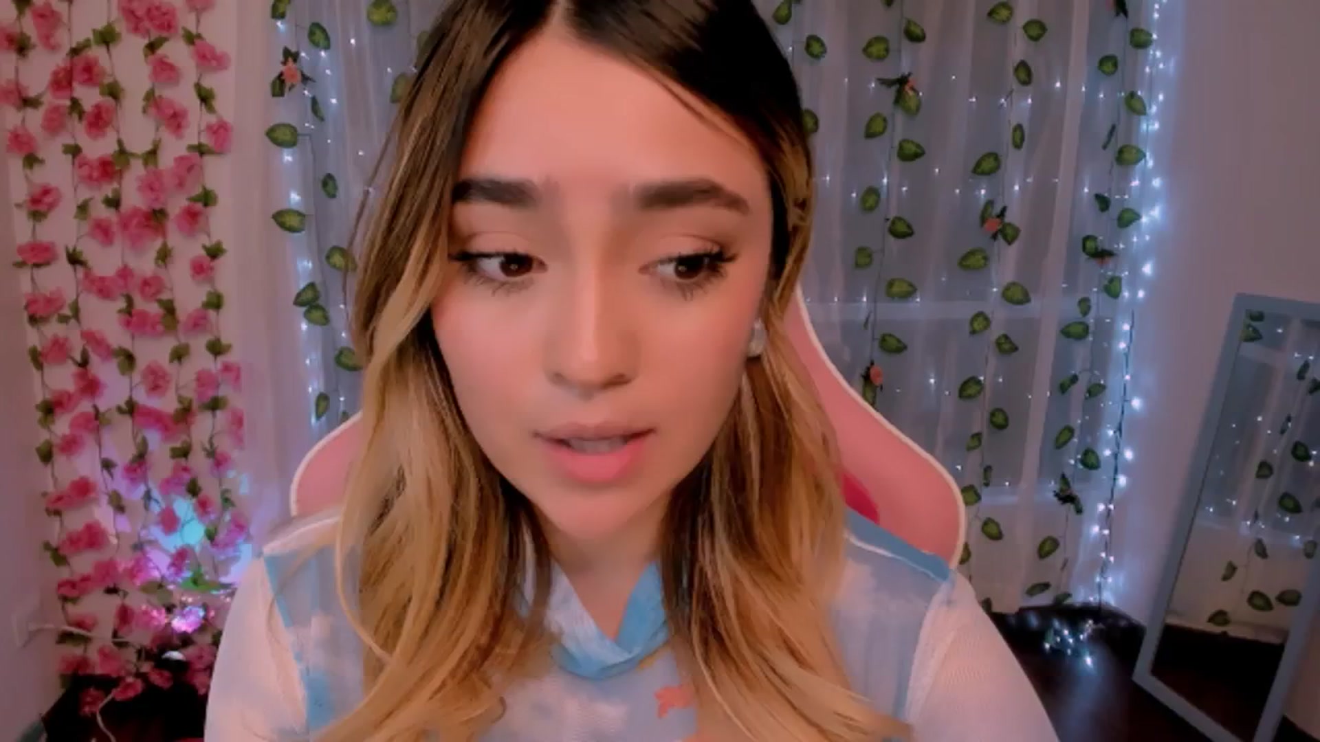 Gallery image thumbnail from Sugar_h0ney's myfreecams stream on, 08/19/2024, 03:20 image 13 of 20