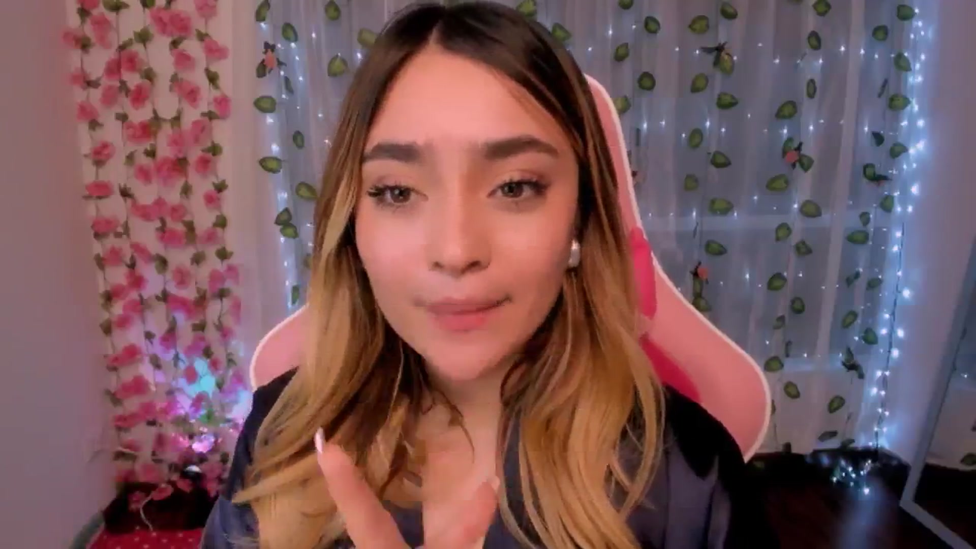 Gallery image thumbnail from Sugar_h0ney's myfreecams stream on, 08/19/2024, 06:16 image 10 of 20