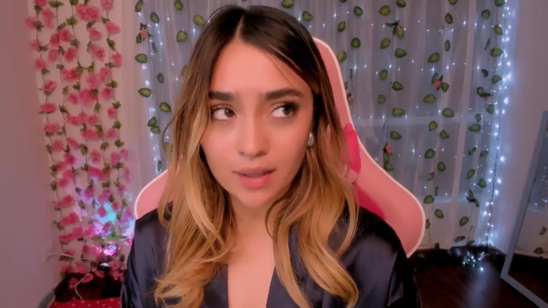Gallery image thumbnail from Sugar_h0ney's myfreecams stream on, 08/19/2024, 06:16 image 20 of 20