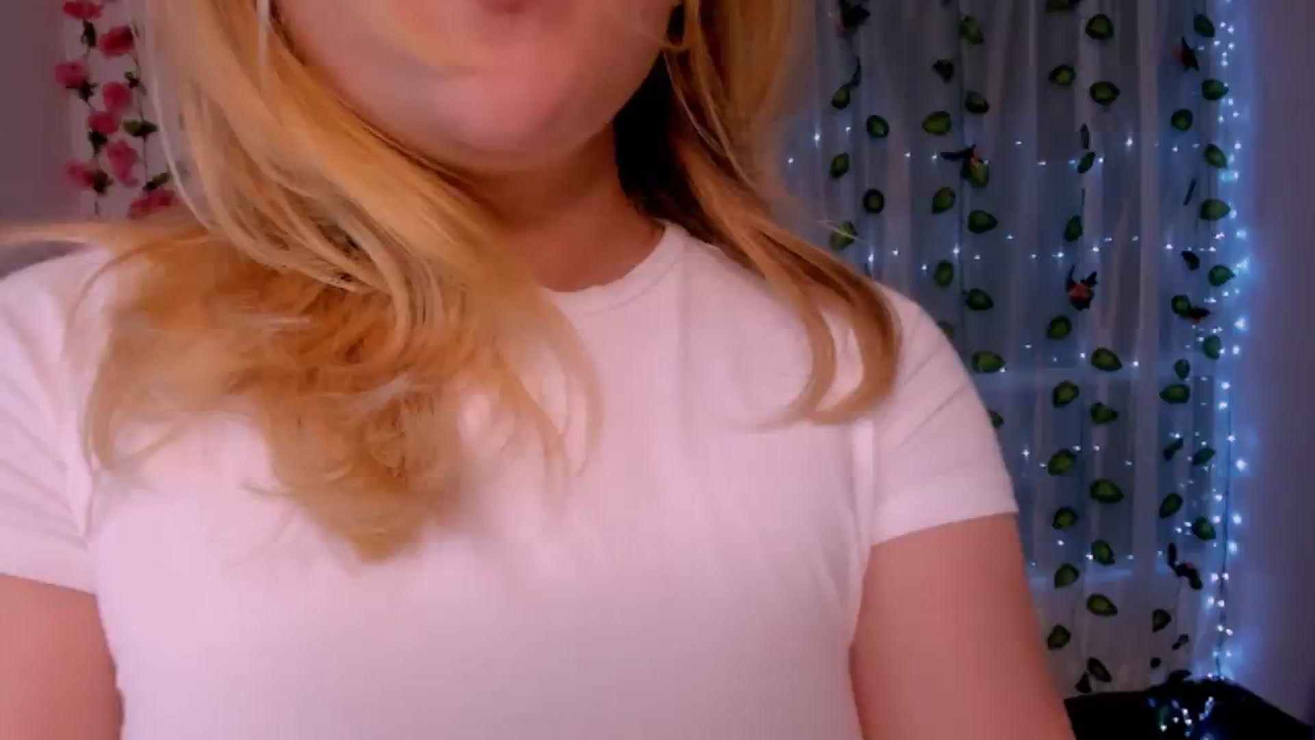 Gallery image thumbnail from Sugar_h0ney's myfreecams stream on, 09/24/2024, 02:29 image 17 of 20