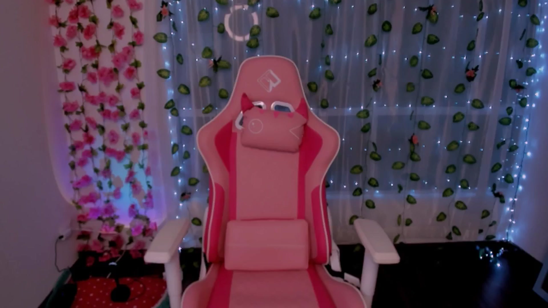 Gallery image thumbnail from Sugar_h0ney's myfreecams stream on, 09/24/2024, 02:29 image 1 of 20
