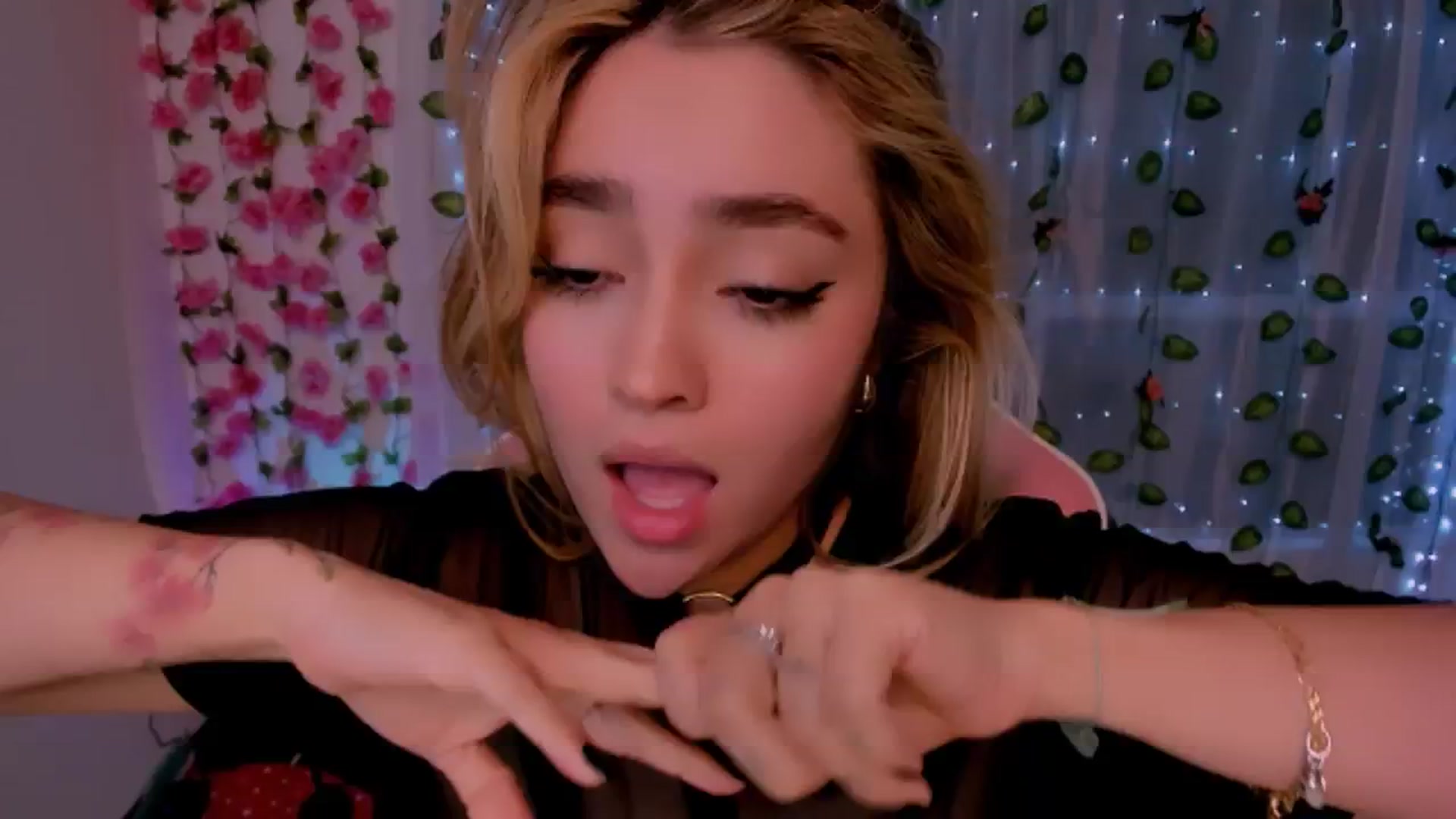 Gallery image thumbnail from Sugar_h0ney's myfreecams stream on, 09/24/2024, 02:29 image 7 of 20