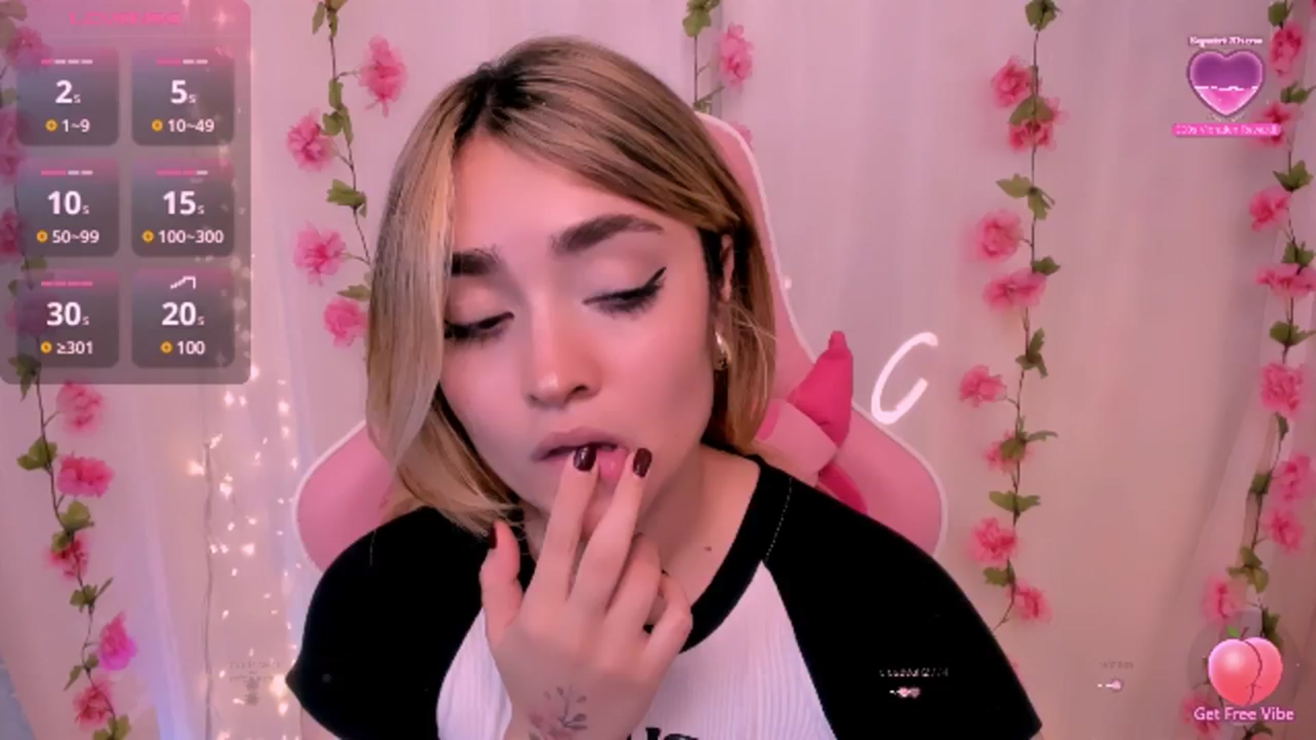 Gallery image thumbnail from Sugar_h0ney's myfreecams stream on, 10/23/2024, 05:43 image 16 of 20