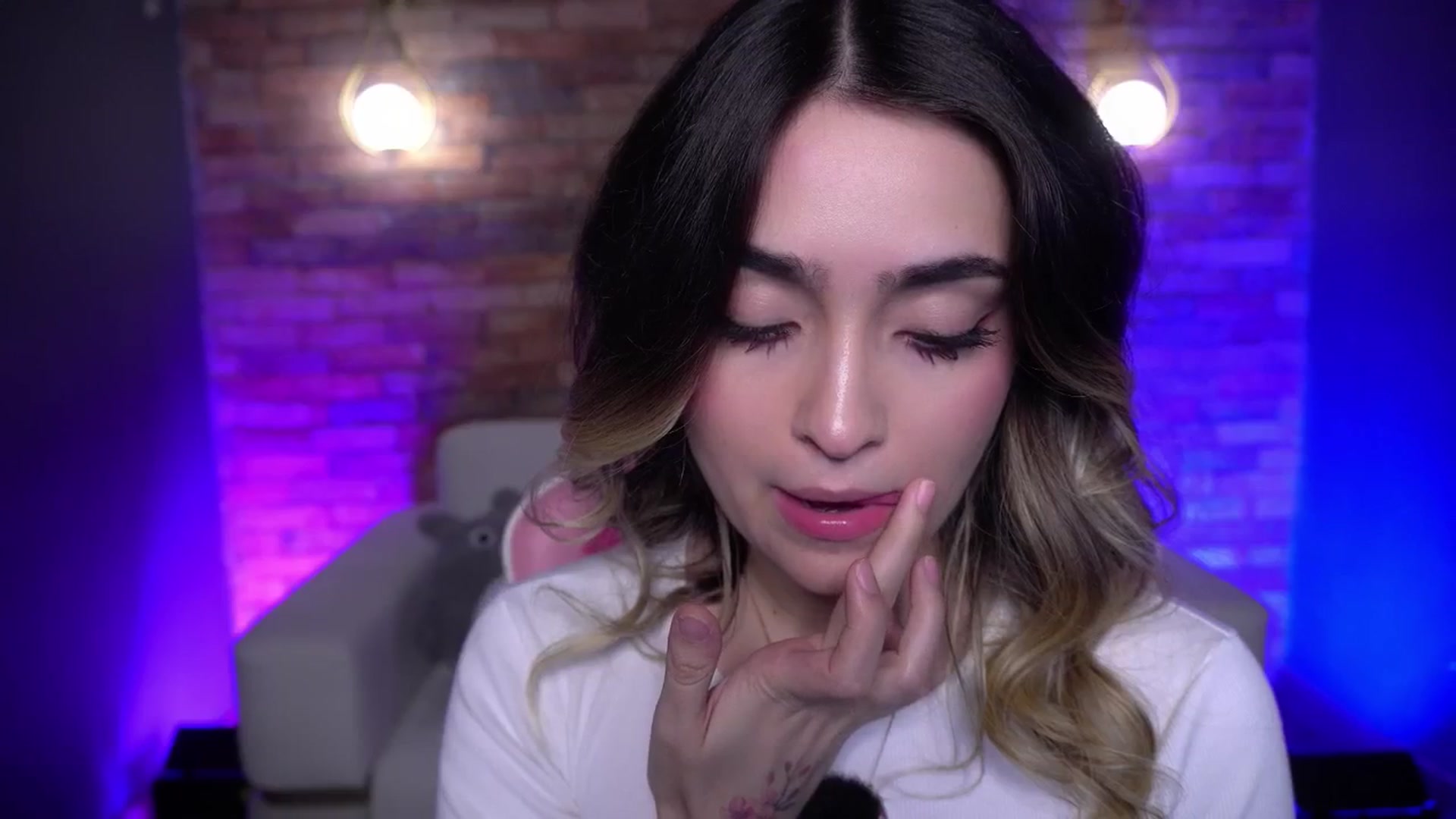 Gallery image thumbnail from Sugar_h0ney's myfreecams stream on, 04/06/2026, 01:55 image 14 of 20