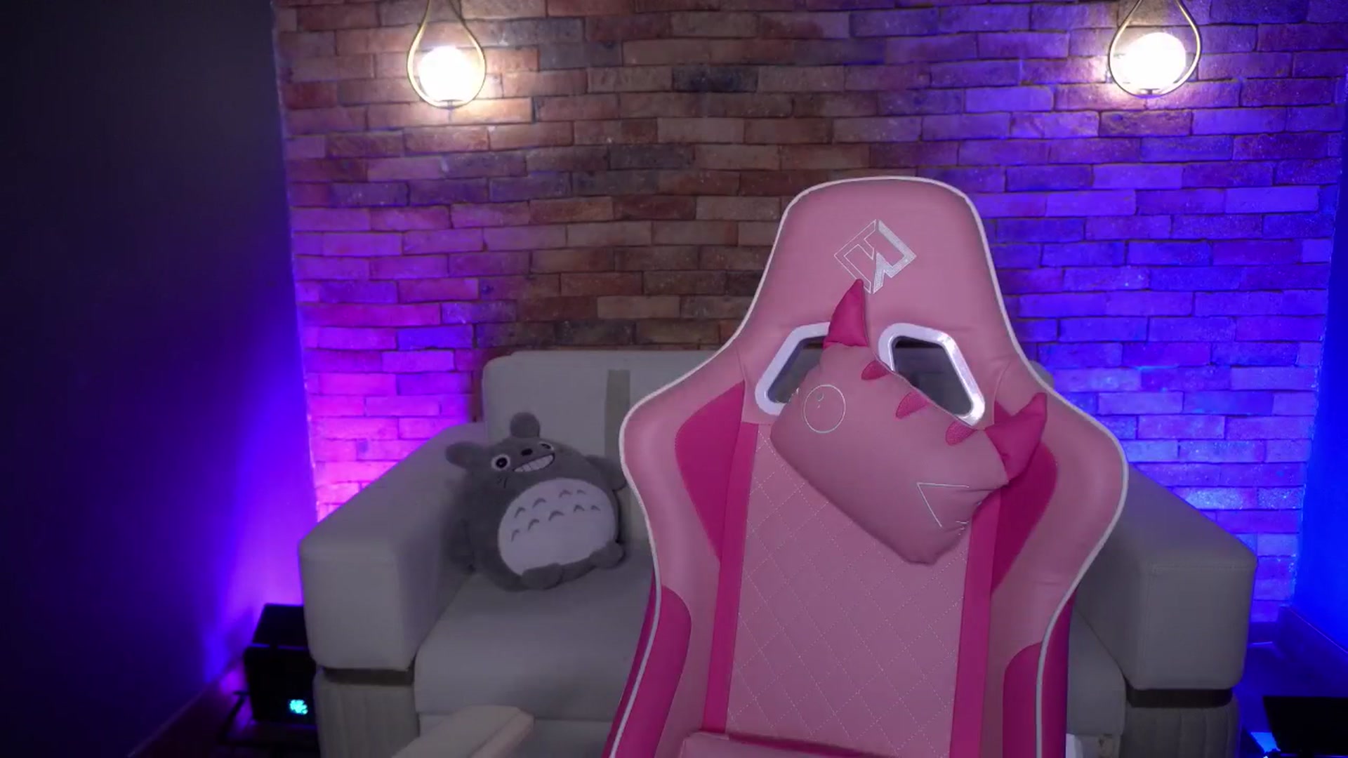 Gallery image thumbnail from Sugar_h0ney's myfreecams stream on, 04/06/2026, 03:12 image 14 of 20