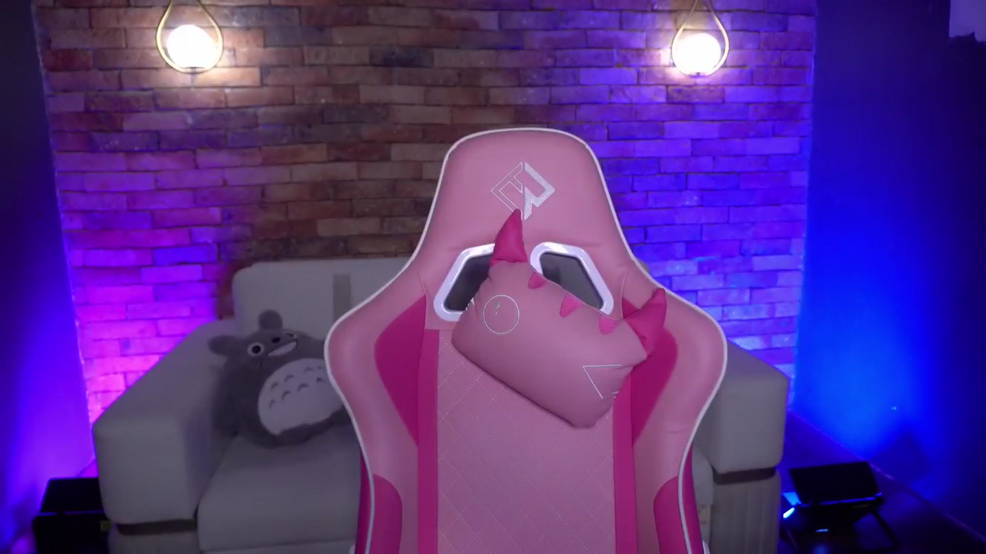 Gallery image thumbnail from Sugar_h0ney's myfreecams stream on, 04/06/2026, 03:12 image 15 of 20