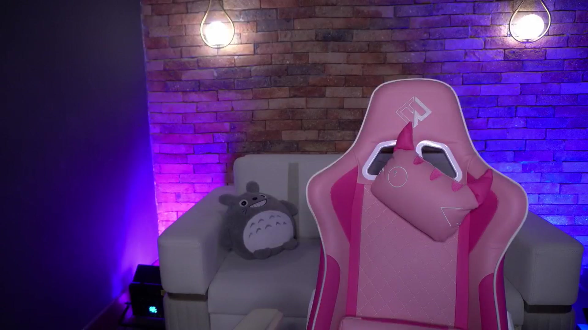 Gallery image thumbnail from Sugar_h0ney's myfreecams stream on, 04/06/2026, 03:12 image 9 of 20