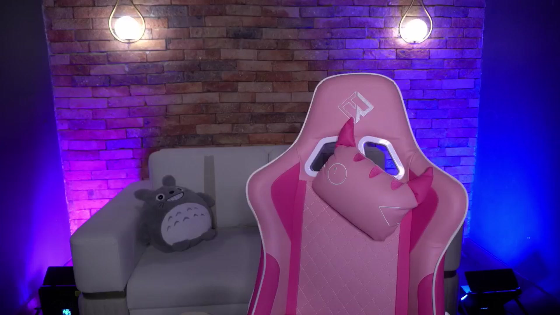 Gallery image thumbnail from Sugar_h0ney's myfreecams stream on, 04/06/2026, 03:12 image 1 of 20