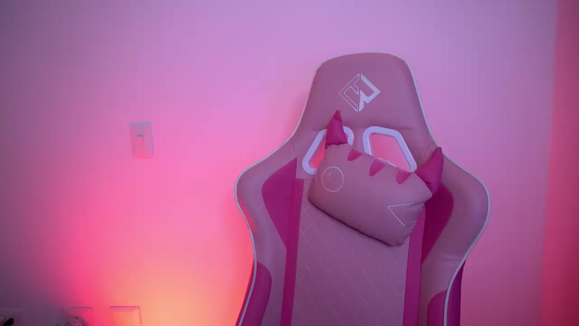 Gallery image thumbnail from Sugar_h0ney's myfreecams stream on, 06/15/2026, 02:07 image 8 of 20