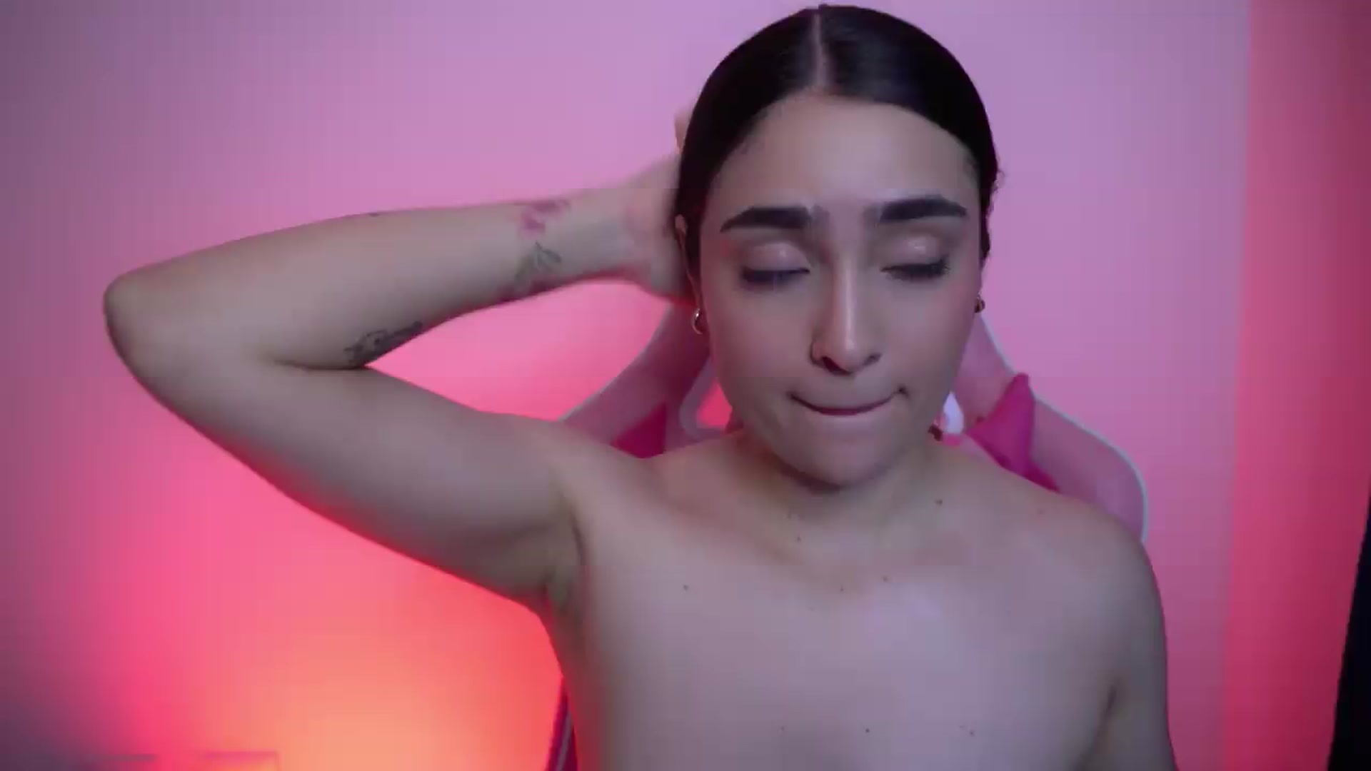 Gallery image thumbnail from Sugar_h0ney's myfreecams stream on, 06/15/2026, 02:07 image 11 of 20