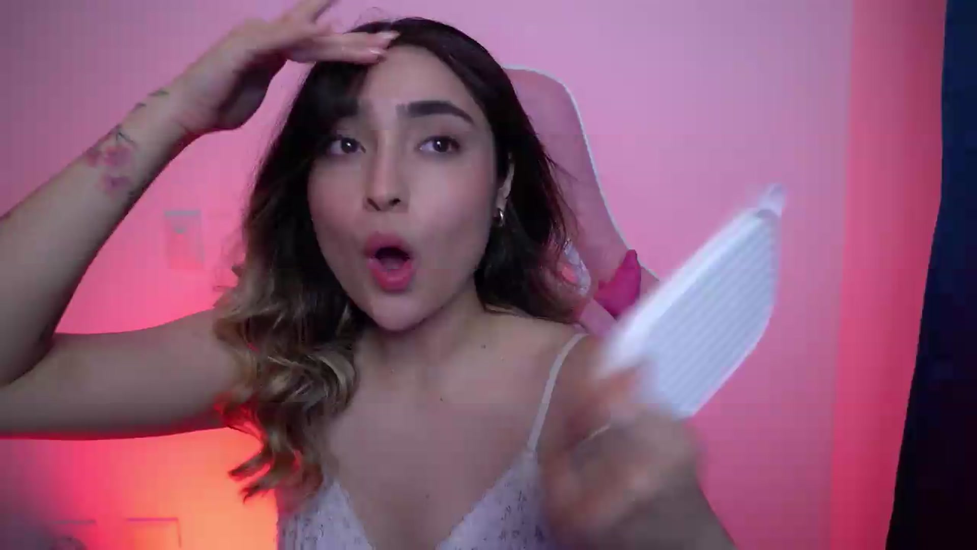 Gallery image thumbnail from Sugar_h0ney's myfreecams stream on, 06/15/2026, 02:07 image 18 of 20