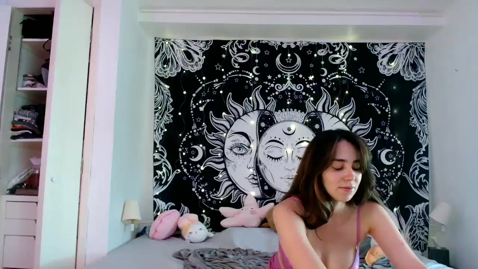 Gallery image thumbnail from Sugarcandyi's myfreecams stream on, 09/20/2023, 20:36 image 10 of 20