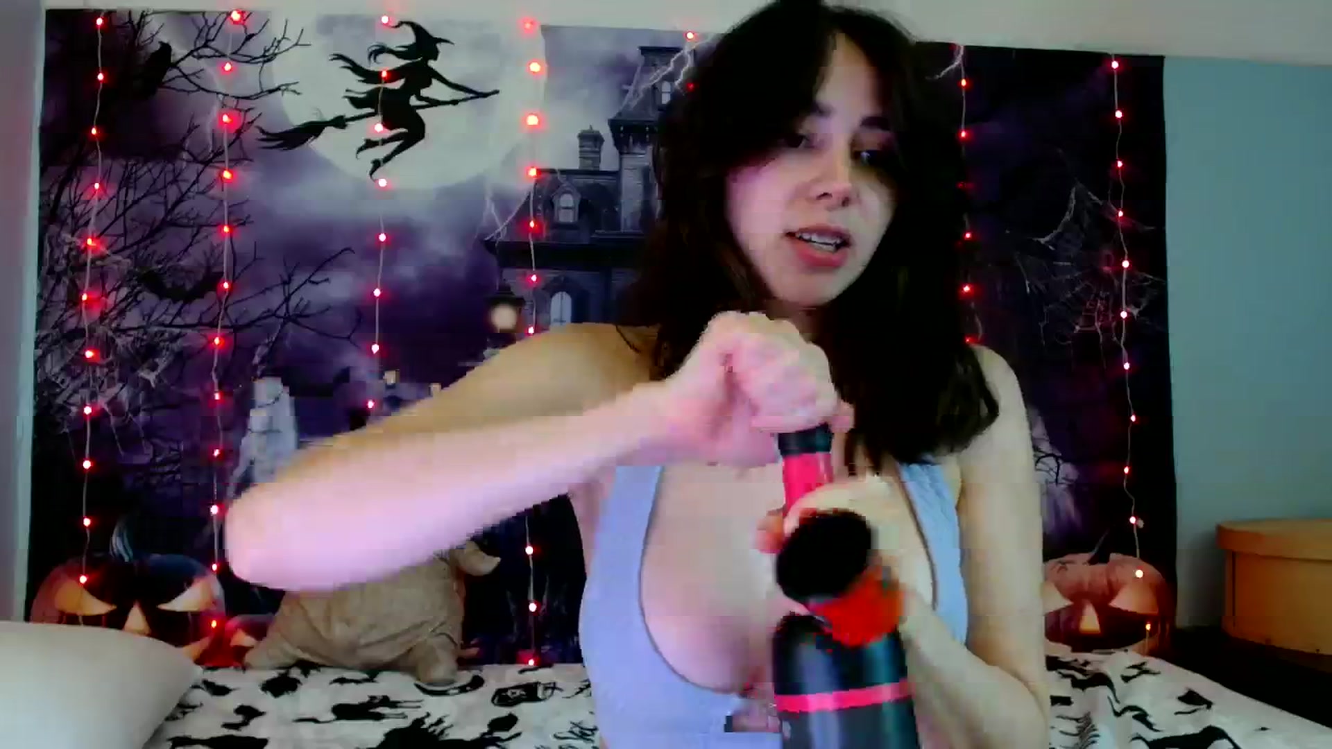 Gallery image thumbnail from Sugarcandyi's myfreecams stream on, 10/09/2023, 19:04 image 6 of 20
