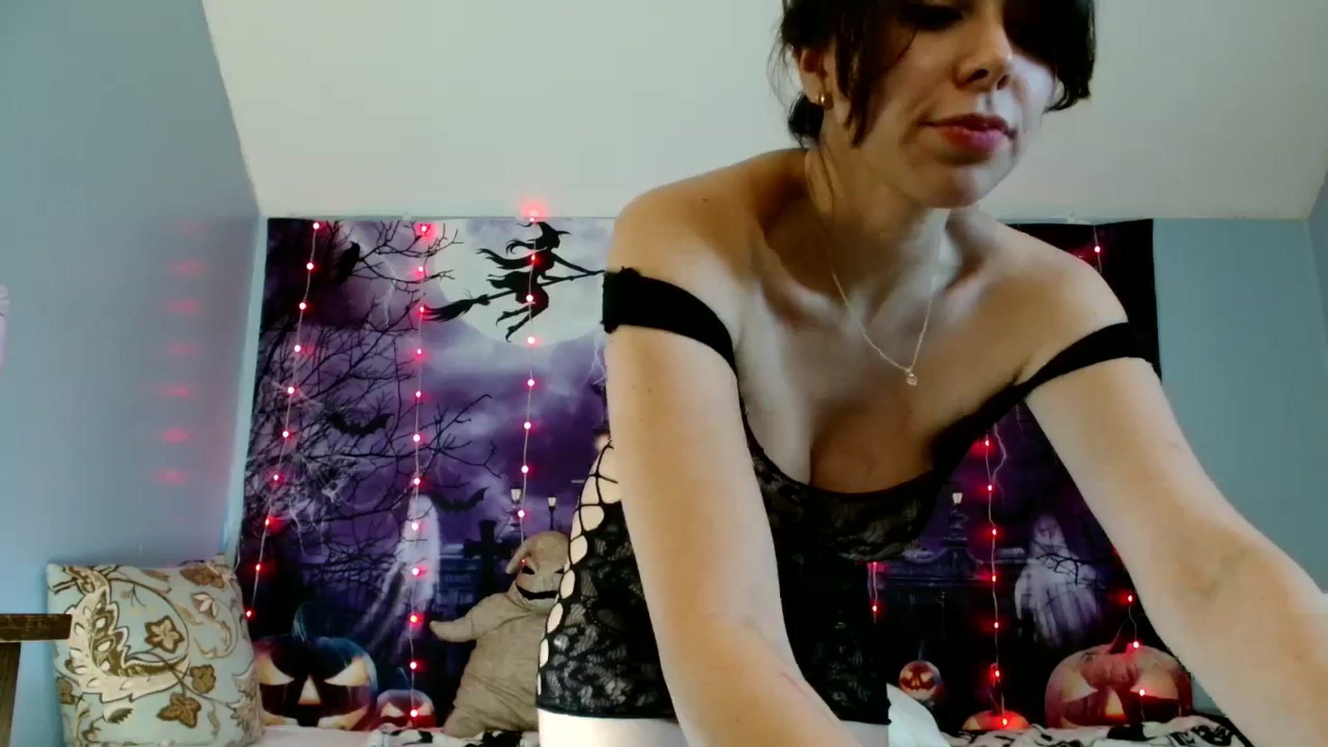 Gallery image thumbnail from Sugarcandyi's myfreecams stream on, 10/17/2023, 18:26 image 12 of 20