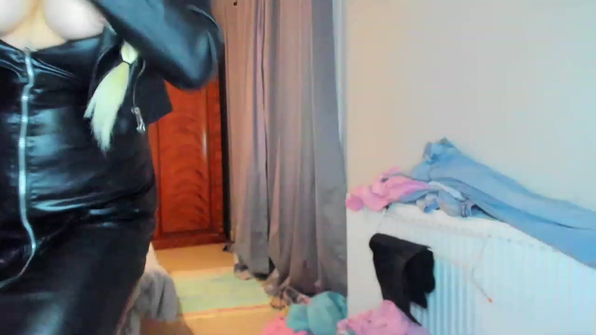 Gallery image thumbnail from SugarrrHolic's myfreecams stream on, 12/31/2022, 24:52 image 10 of 20