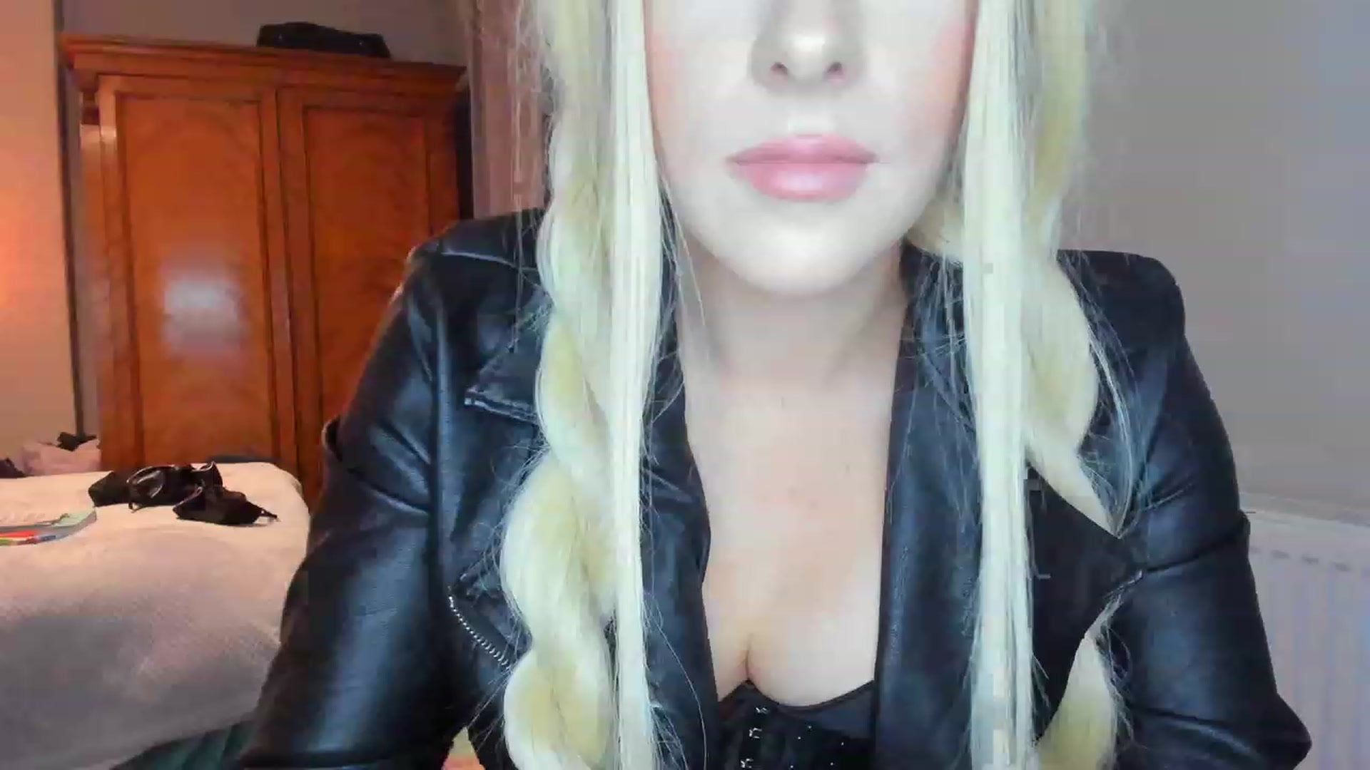 Gallery image thumbnail from SugarrrHolic's myfreecams stream on, 12/31/2022, 20:10 image 1 of 20