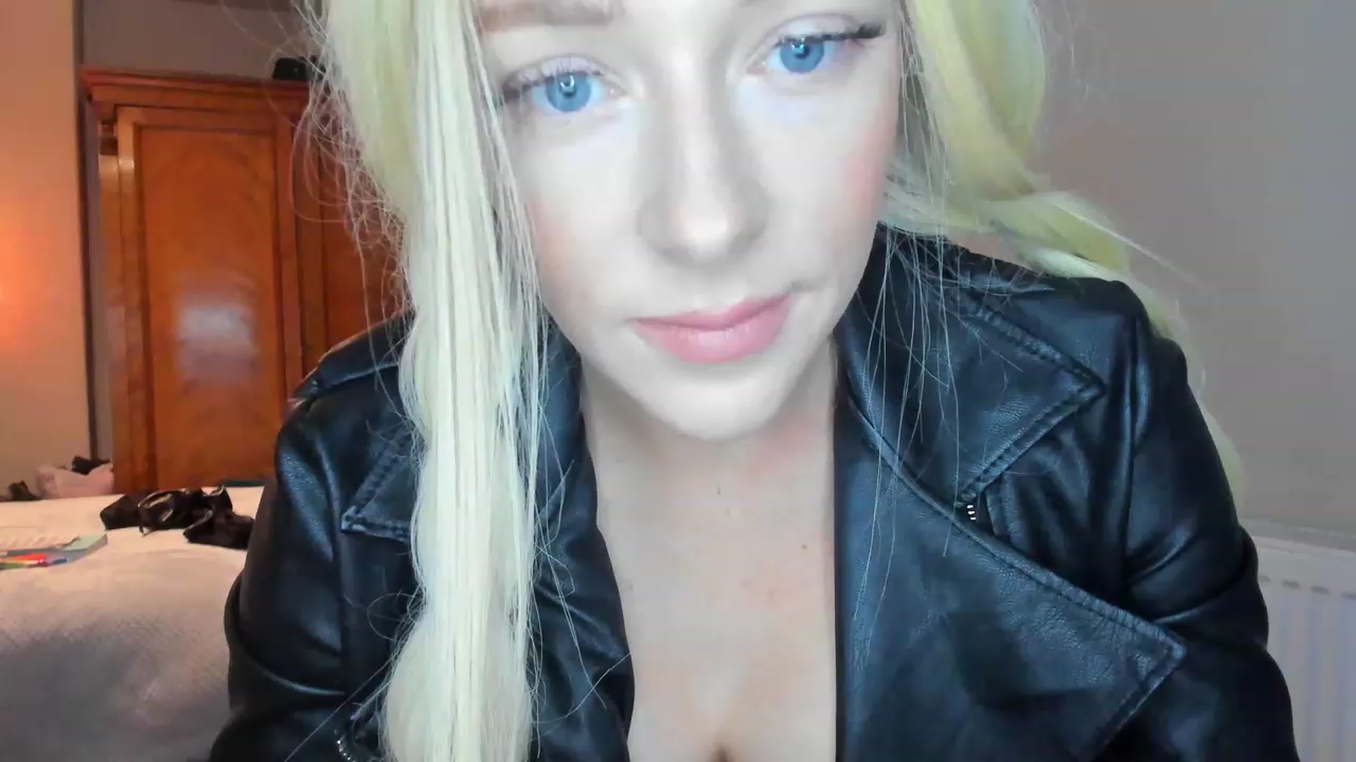 Gallery image thumbnail from SugarrrHolic's myfreecams stream on, 12/31/2022, 20:10 image 15 of 20