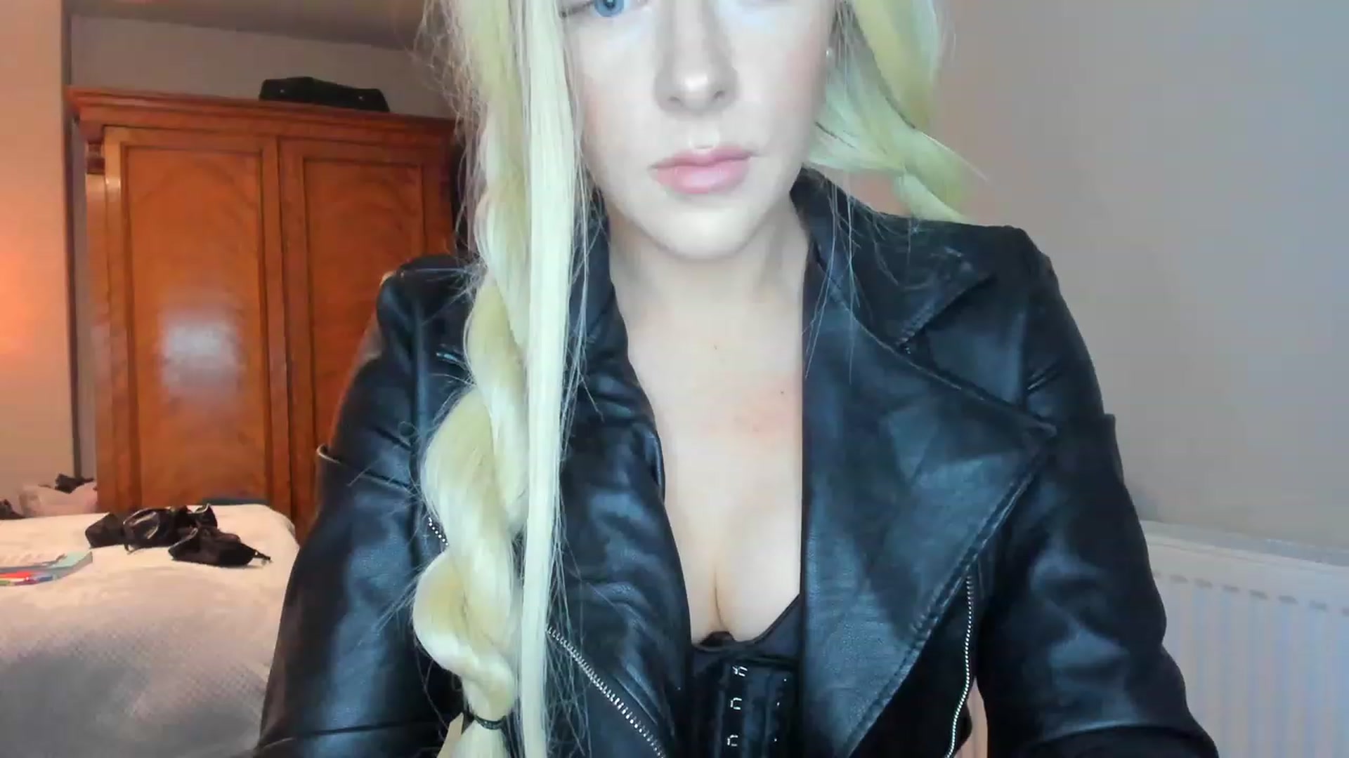 Gallery image thumbnail from SugarrrHolic's myfreecams stream on, 12/31/2022, 20:10 image 7 of 20