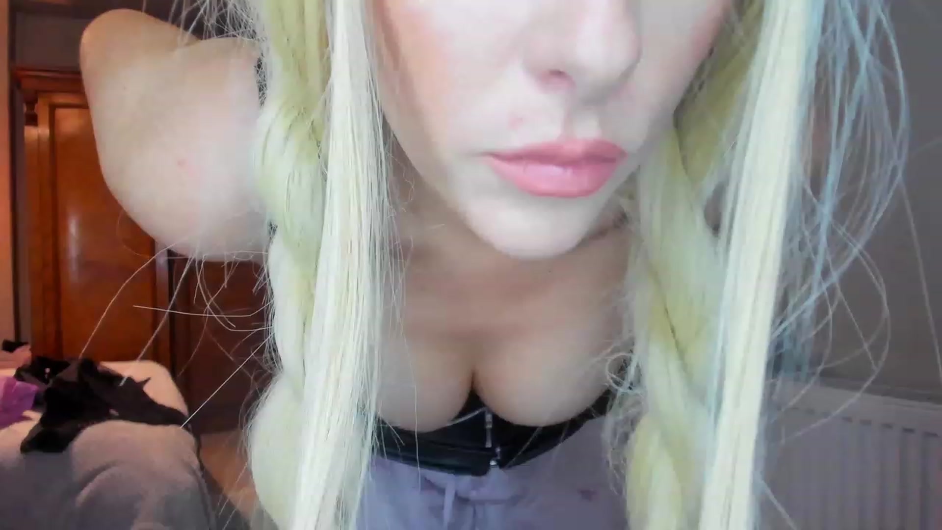 Gallery image thumbnail from SugarrrHolic's myfreecams stream on, 12/31/2022, 22:50 image 1 of 20