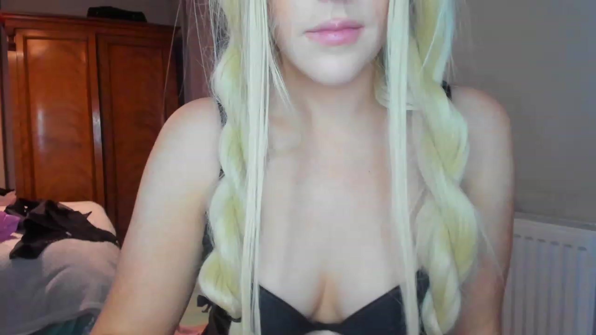 Gallery image thumbnail from SugarrrHolic's myfreecams stream on, 01/01/2023, 24:01 image 7 of 20