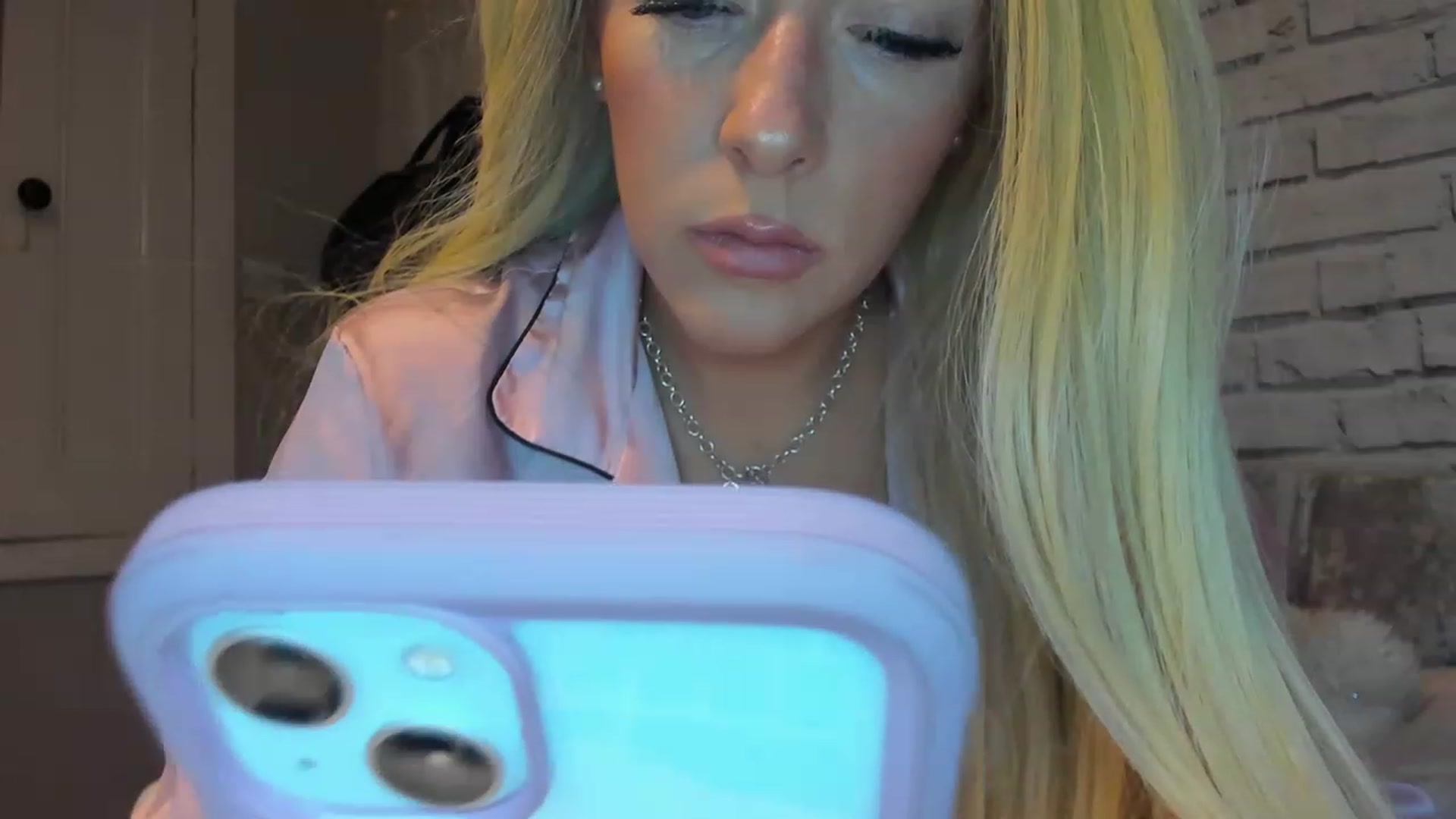 Gallery image thumbnail from SugarrrHolic's myfreecams stream on, 01/02/2023, 22:29 image 13 of 20