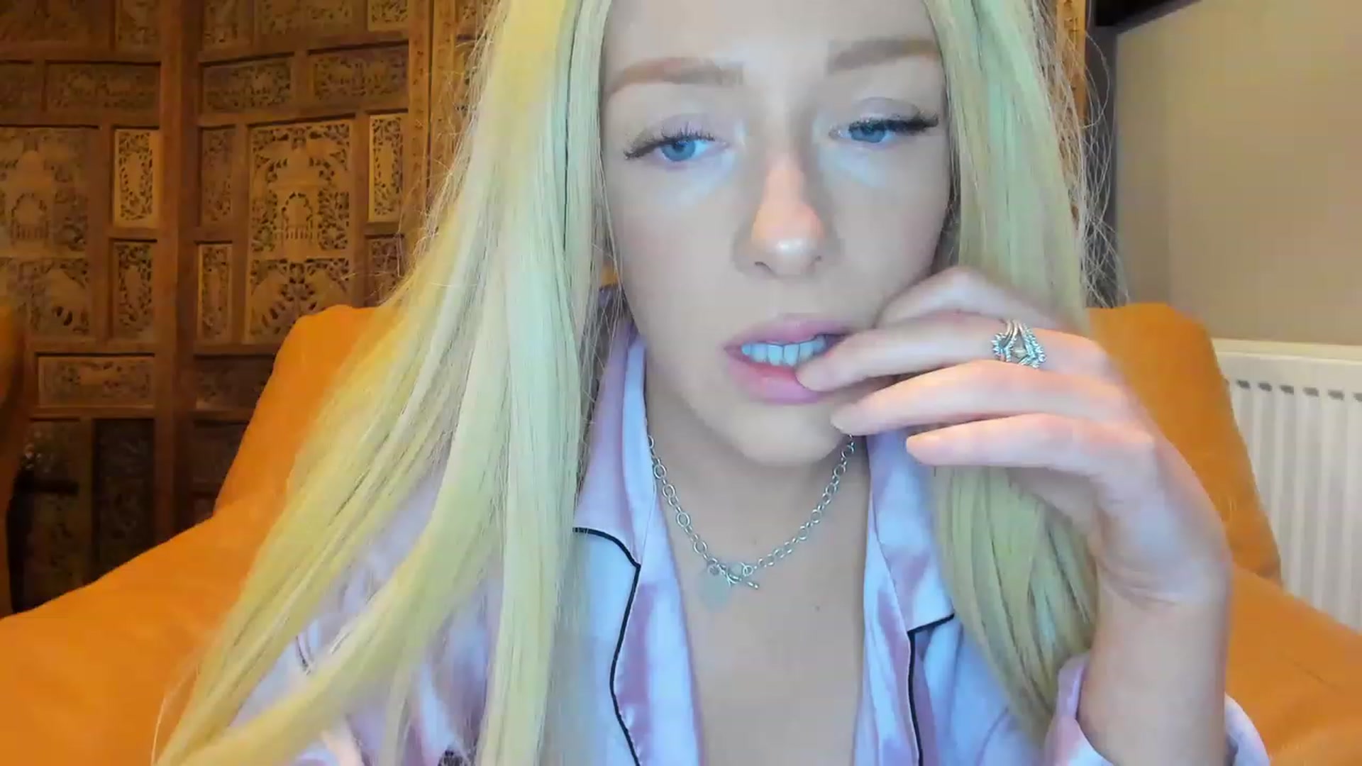 Gallery image thumbnail from SugarrrHolic's myfreecams stream on, 01/02/2023, 23:29 image 6 of 20