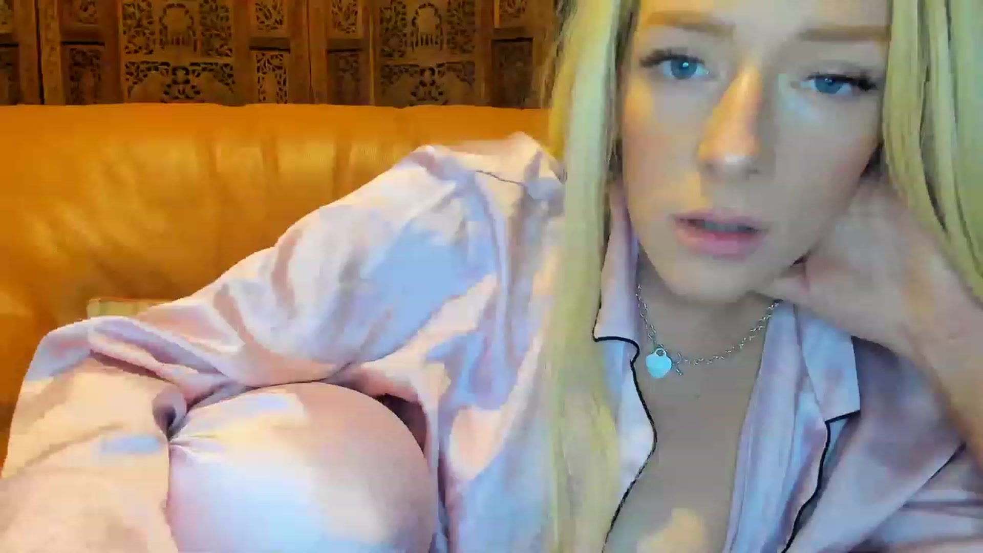 Gallery image thumbnail from SugarrrHolic's myfreecams stream on, 01/02/2023, 23:29 image 15 of 20