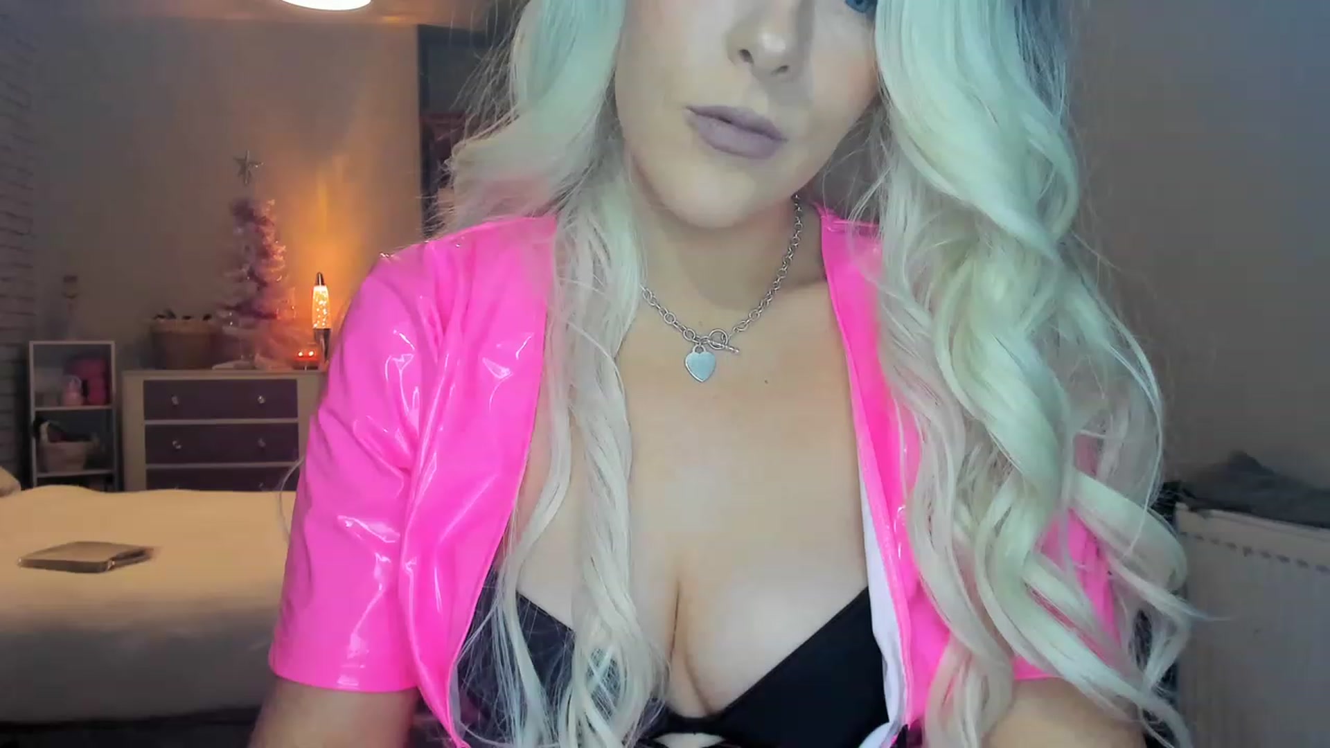 Gallery image thumbnail from SugarrrHolic's myfreecams stream on, 01/05/2023, 21:04 image 10 of 20