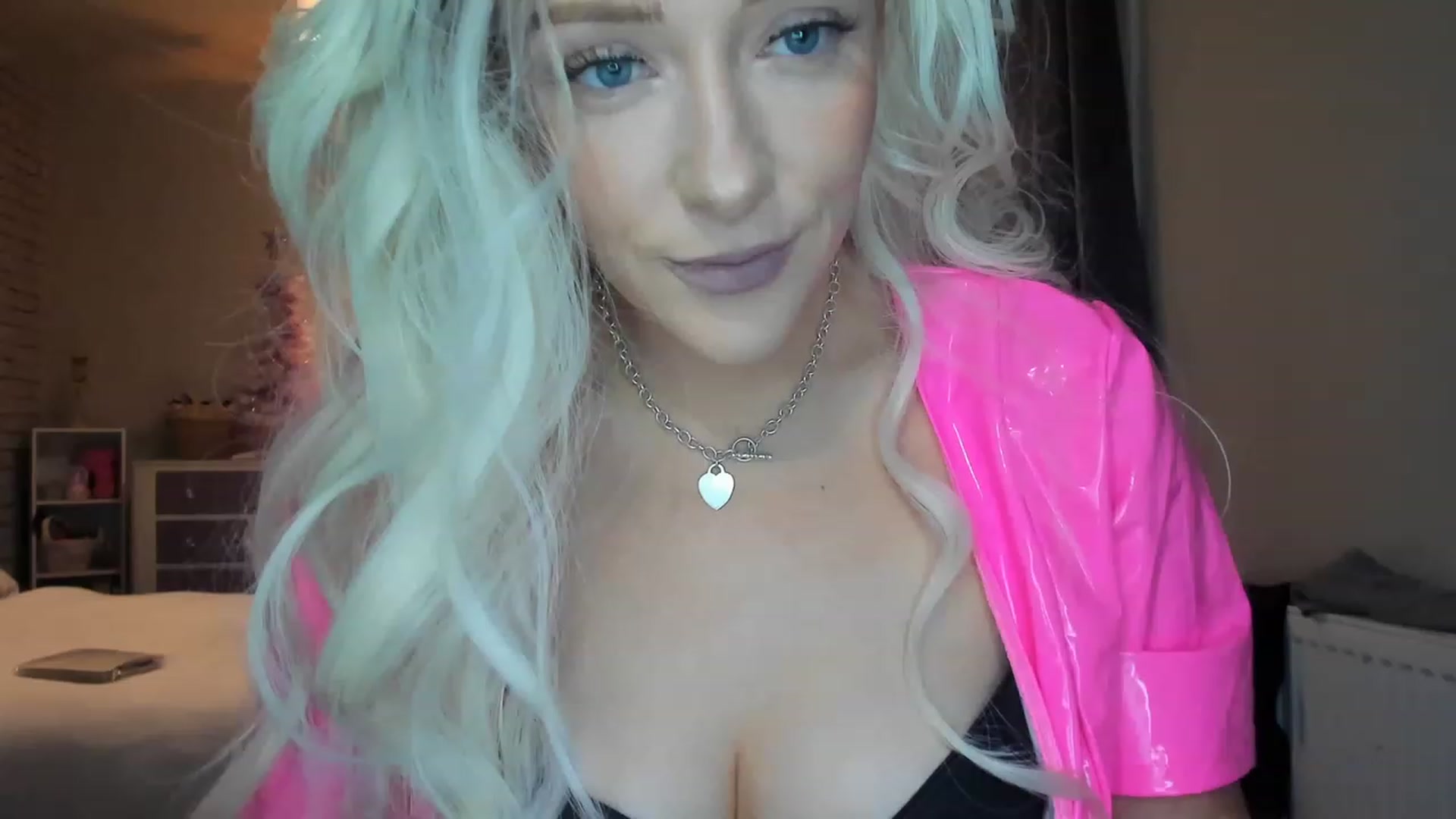 Gallery image thumbnail from SugarrrHolic's myfreecams stream on, 01/05/2023, 21:04 image 12 of 20