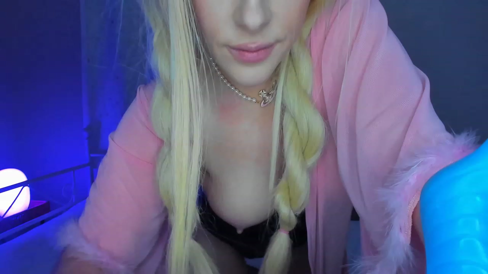 Gallery image thumbnail from SugarrrHolic's myfreecams stream on, 01/20/2023, 23:28 image 17 of 20