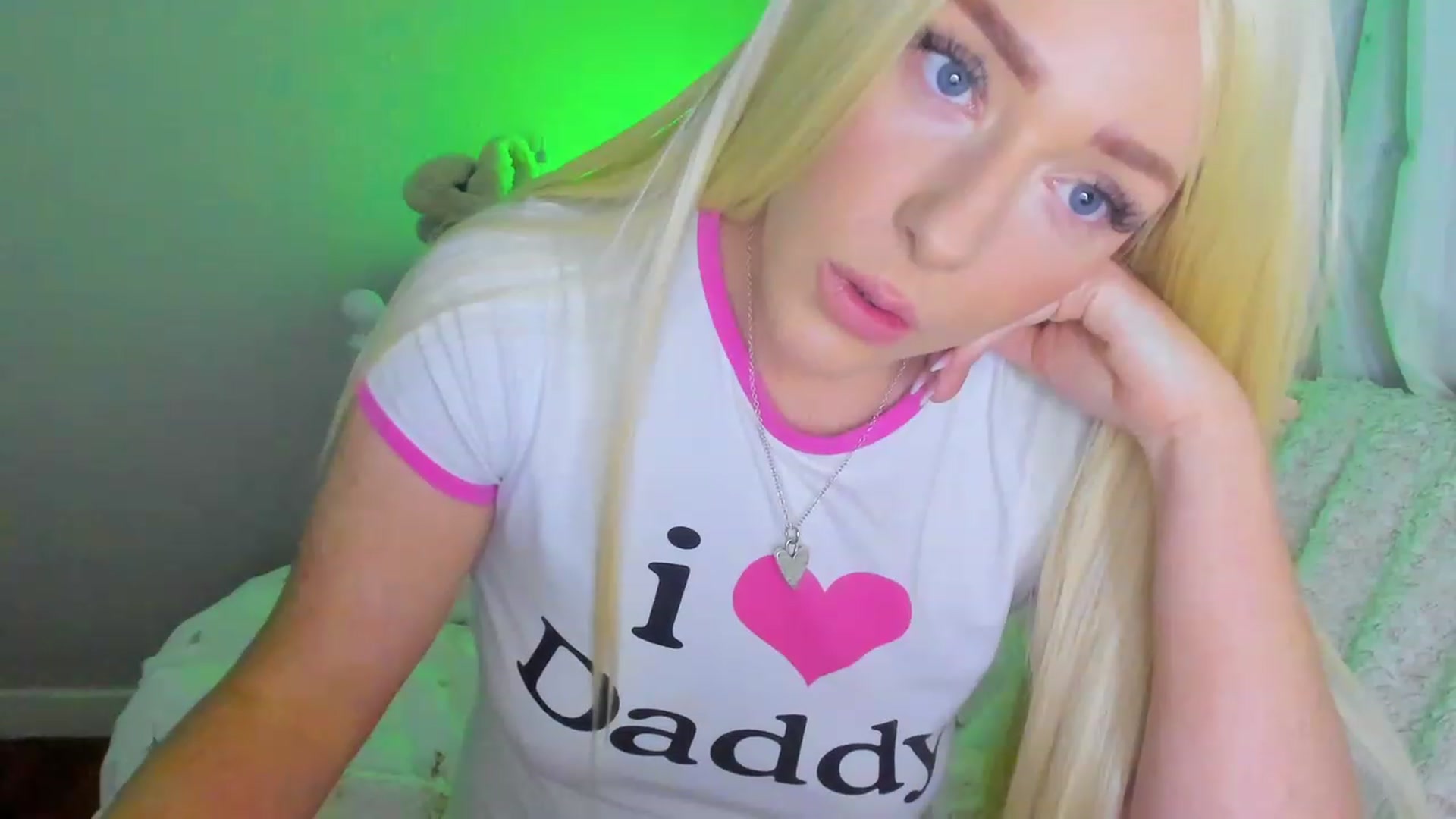 Gallery image thumbnail from SugarrrHolic's myfreecams stream on, 03/03/2023, 15:33 image 3 of 20