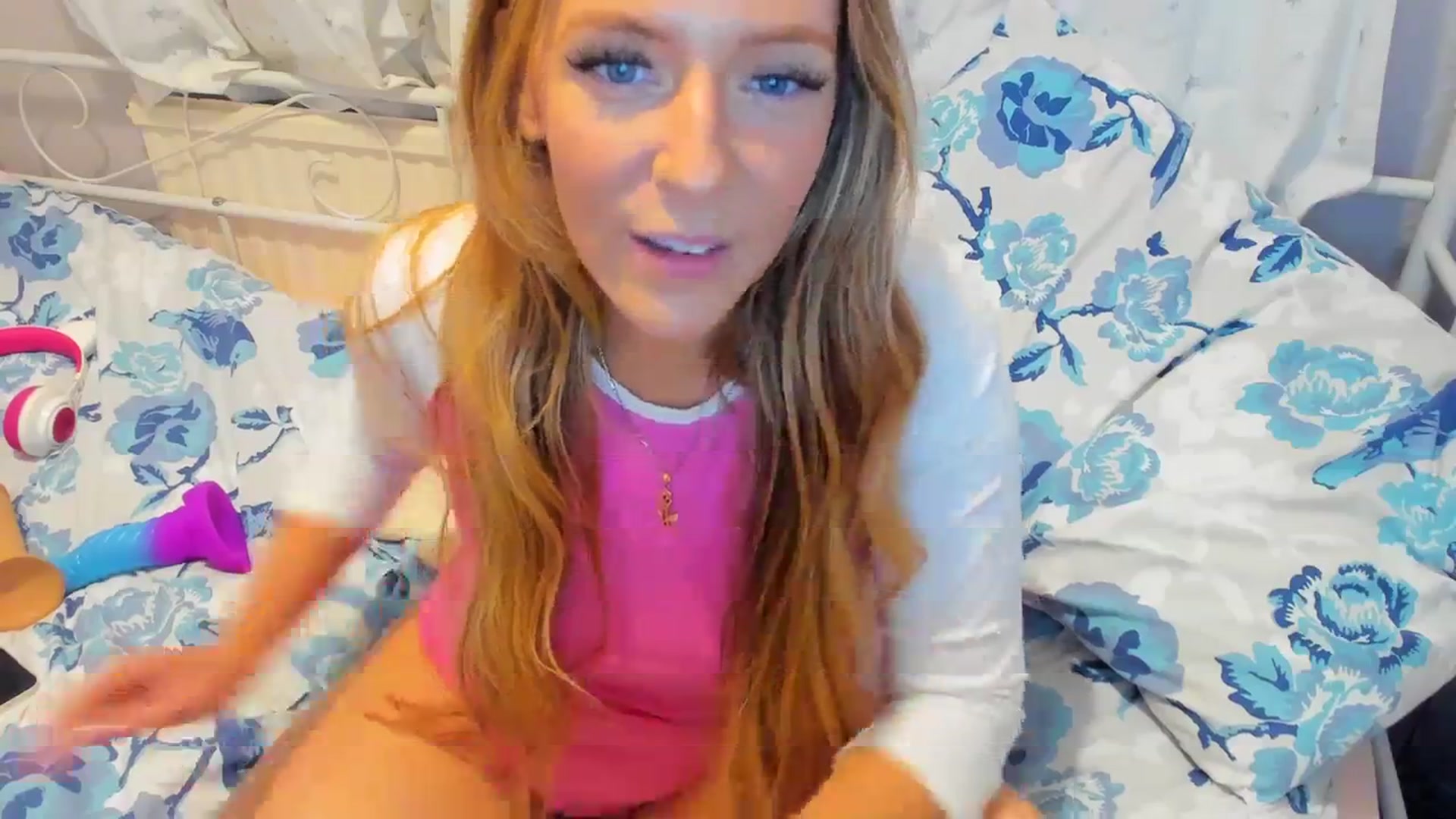 Gallery image thumbnail from SugarrrHolic's myfreecams stream on, 11/15/2023, 21:54 image 9 of 20