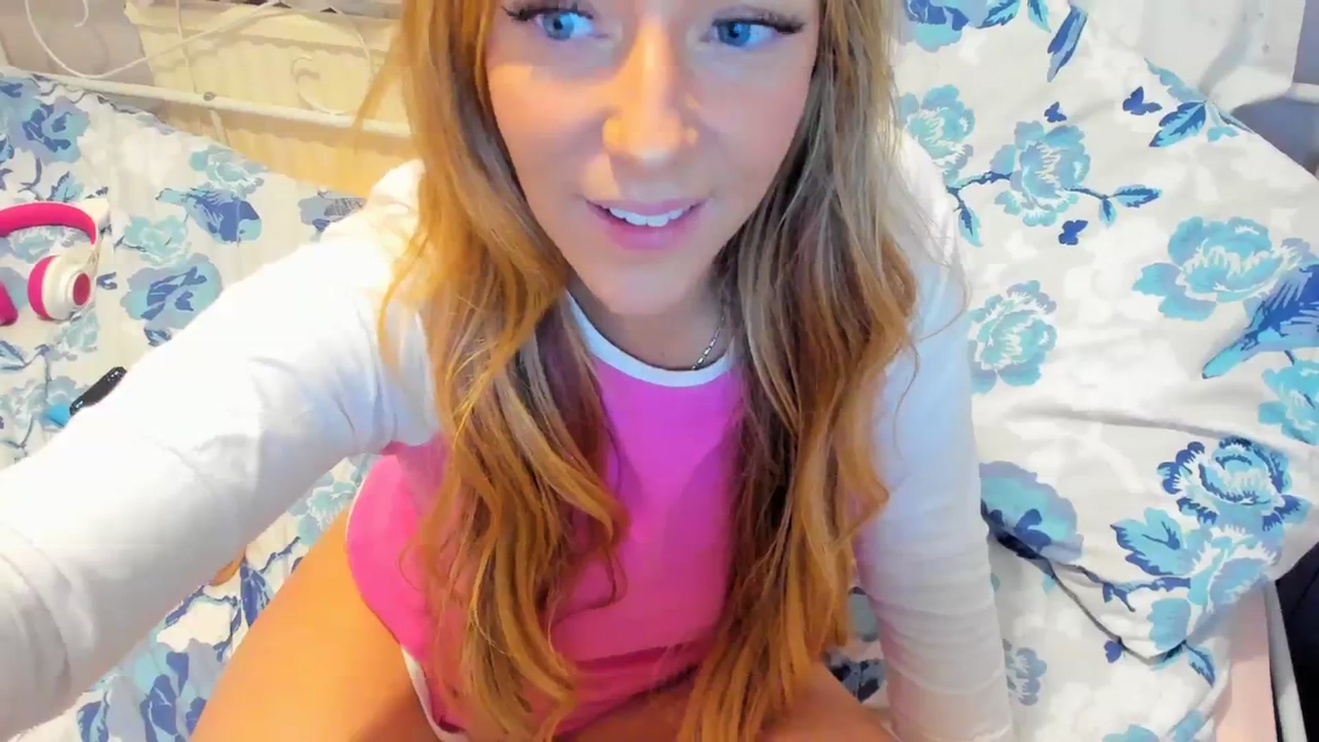 Gallery image thumbnail from SugarrrHolic's myfreecams stream on, 11/15/2023, 21:54 image 6 of 20