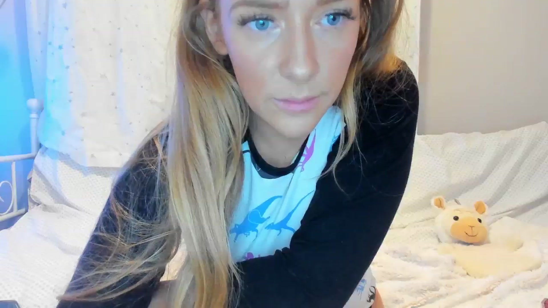 Gallery image thumbnail from SugarrrHolic's myfreecams stream on, 11/22/2023, 01:42 image 2 of 20