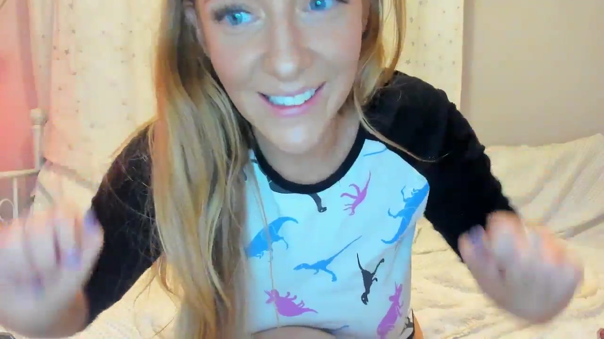 Gallery image thumbnail from SugarrrHolic's myfreecams stream on, 11/22/2023, 01:42 image 5 of 20