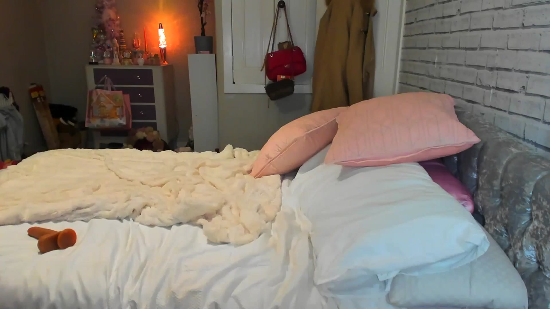 Gallery image thumbnail from SugarrrHolic's myfreecams stream on, 12/29/2023, 24:42 image 13 of 20