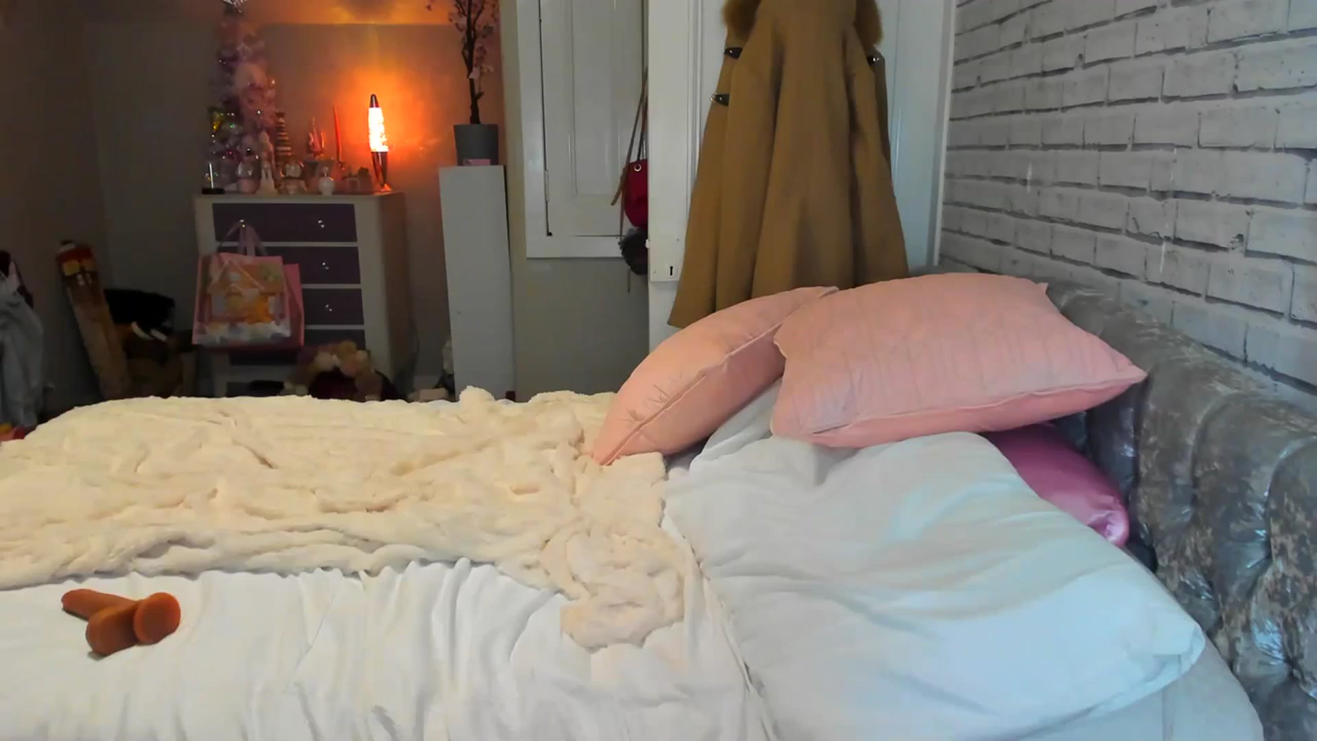 Gallery image thumbnail from SugarrrHolic's myfreecams stream on, 12/29/2023, 24:51 image 17 of 20