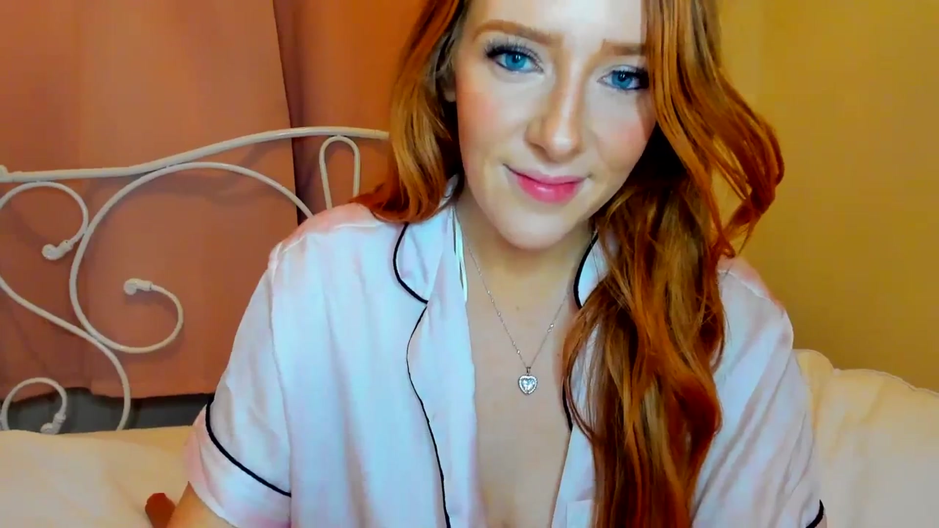 Gallery image thumbnail from SugarrrHolic's myfreecams stream on, 01/05/2024, 24:00 image 5 of 20