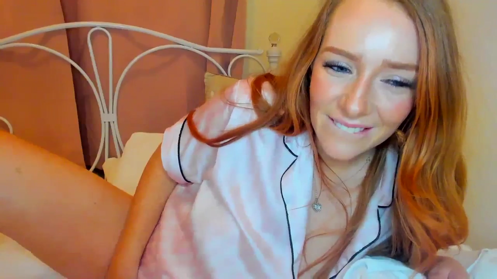 Gallery image thumbnail from SugarrrHolic's myfreecams stream on, 01/05/2024, 24:00 image 19 of 20