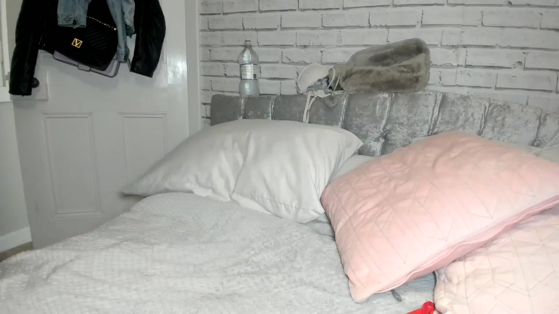 Gallery image thumbnail from SugarrrHolic's myfreecams stream on, 08/18/2024, 14:39 image 19 of 20