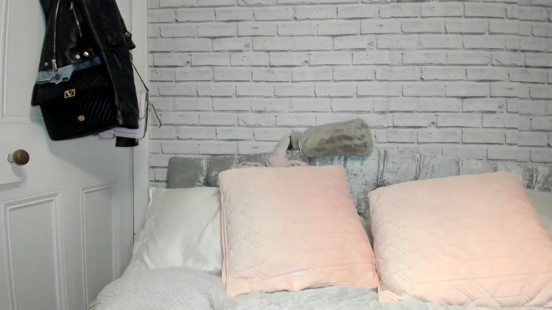 Gallery image thumbnail from SugarrrHolic's myfreecams stream on, 08/21/2024, 21:57 image 5 of 20