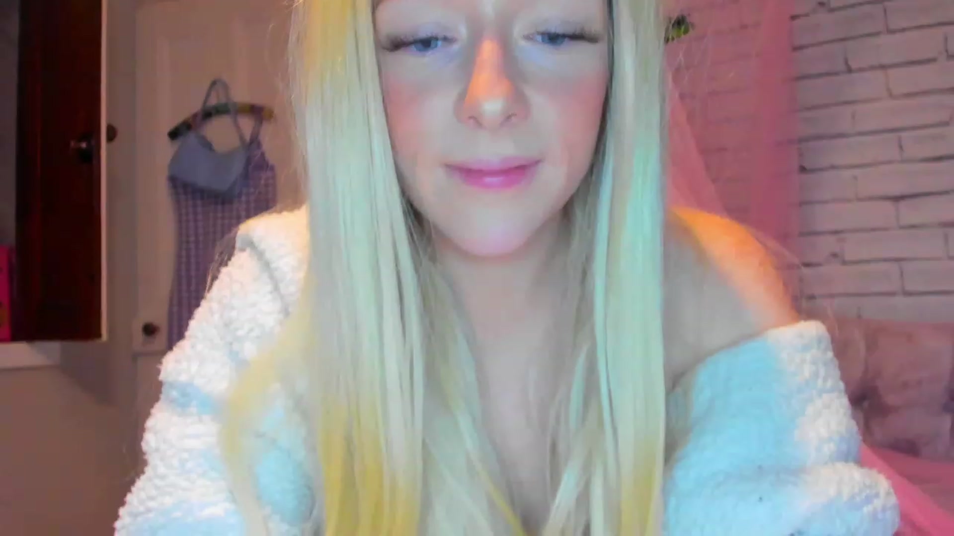 Gallery image thumbnail from SugarrrPup's myfreecams stream on, 11/22/2022, 15:32 image 12 of 20