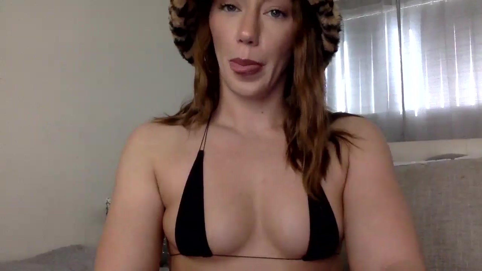 Gallery image thumbnail from Sugarxoxoxo's myfreecams stream on, 10/03/2024, 16:56 image 16 of 20