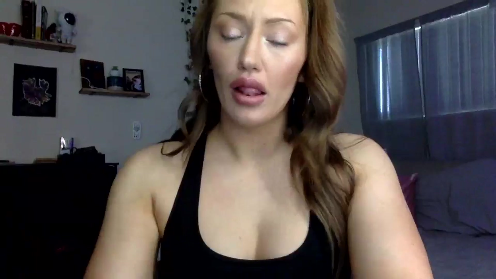 Gallery image thumbnail from Sugarxoxoxo's myfreecams stream on, 07/17/2025, 17:55 image 17 of 20