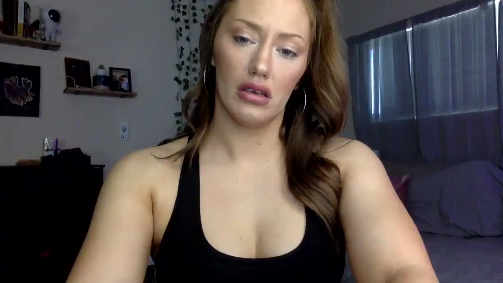 Gallery image thumbnail from Sugarxoxoxo's myfreecams stream on, 07/17/2025, 17:55 image 18 of 20