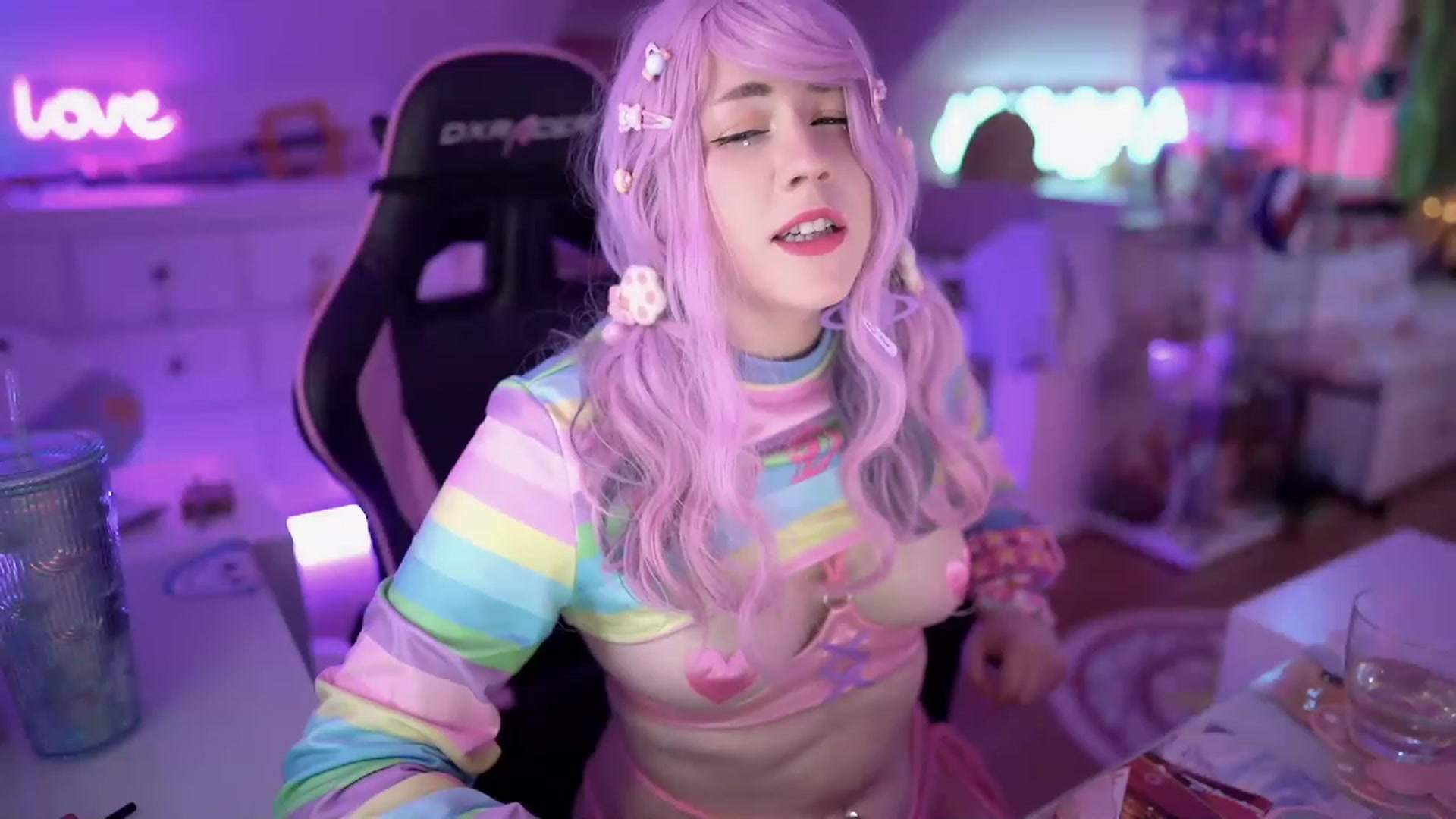 Gallery image thumbnail from SugaryBunny's myfreecams stream on, 11/18/2022, 24:30 image 8 of 20
